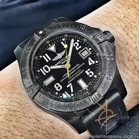 breitling avenger m17330